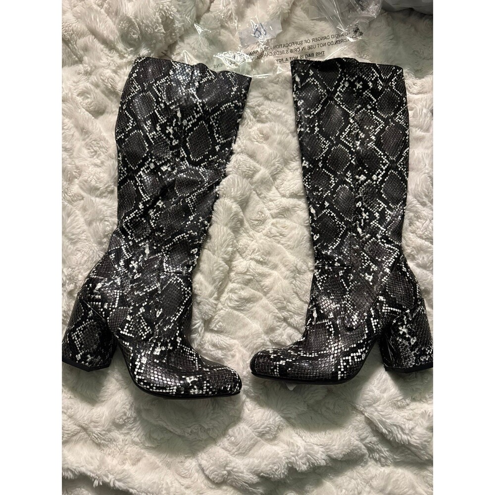 Journee Collection Tavia Boots 6 NWOT Knee High